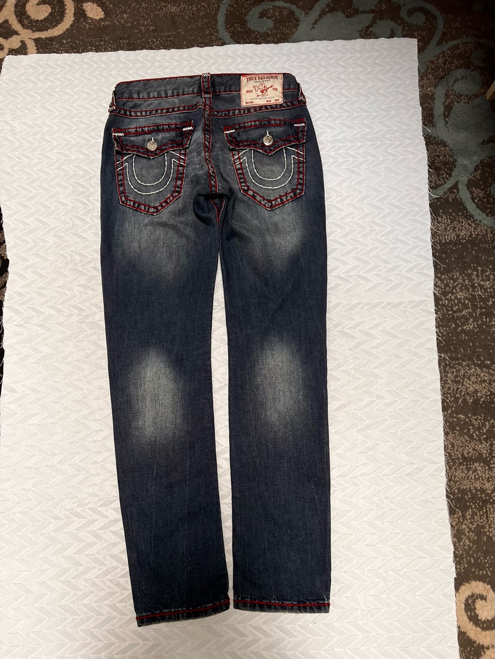 True Religion Men's Relaxed Jeans with Red Stitching - Picture 8 of 9